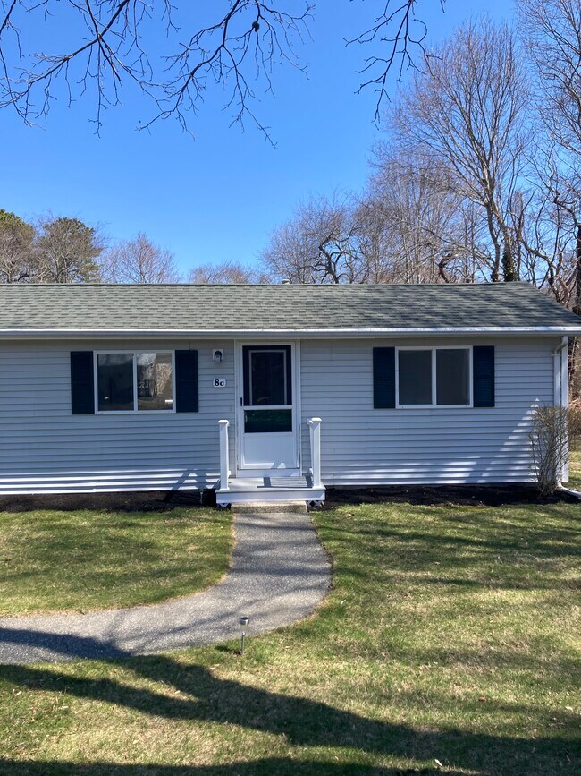 Building Photo - 8 Regency Dr