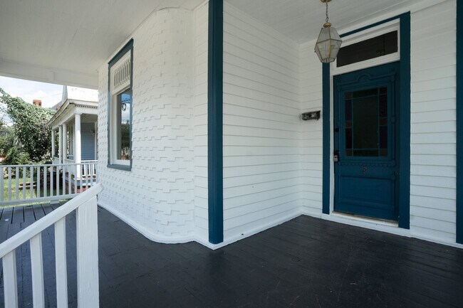 Building Photo - 410 3rd St