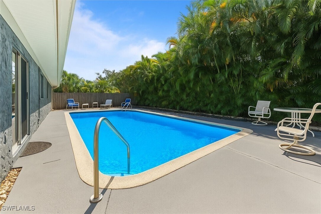 Foto principal - 2250 Poinciana St