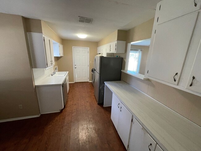 Building Photo - Southern Hills Home