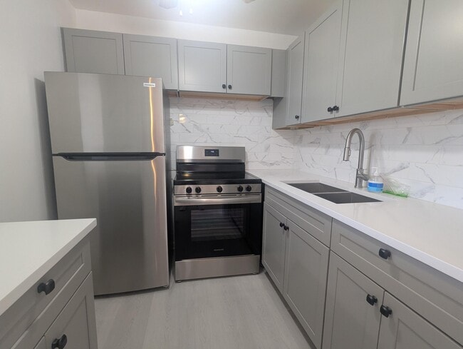 Building Photo - 283 Sheffield L