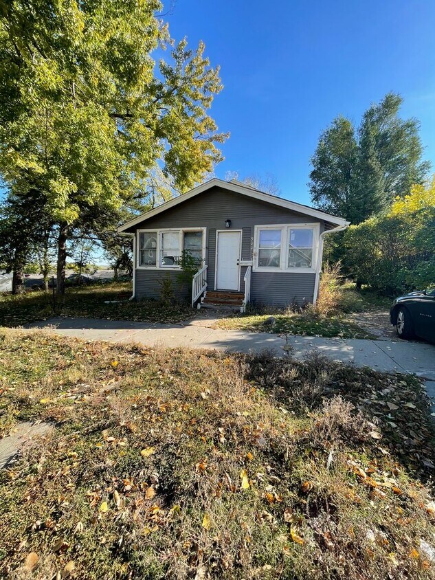 Foto principal - Private 2 bedroom with oversized yard comi...