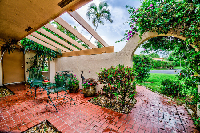Building Photo - 13492 Sabal Palm Ct