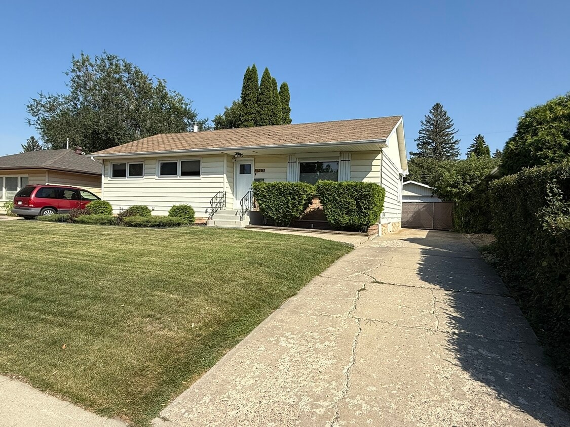 Primary Photo - 1713 Louise Ave