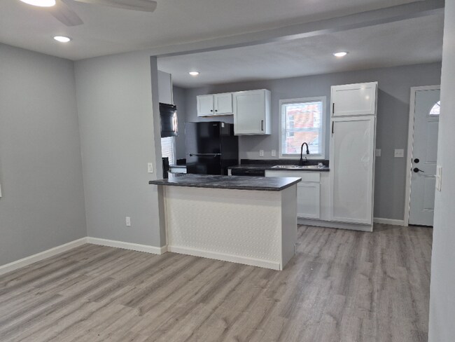 Foto del edificio - 314 S Rose Hill Rd