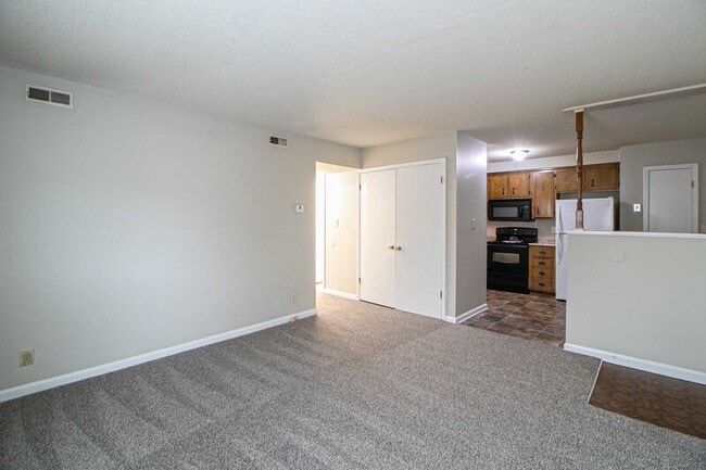 Building Photo - 1437 McCan Dr