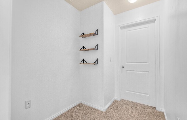 Building Photo - 5043 W Rock Butte