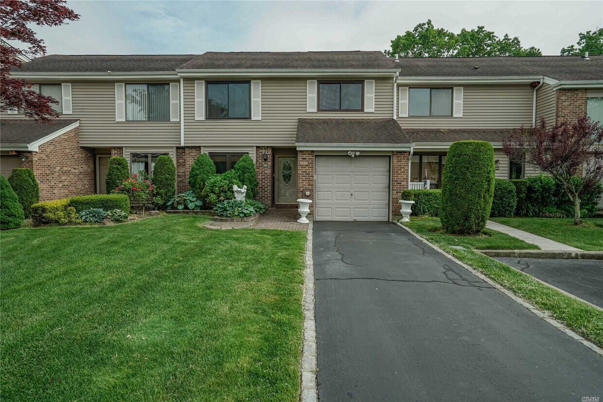 Foto principal - 260 Pond View Ln