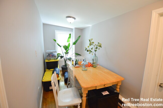 Foto del edificio - 678 Bennington St