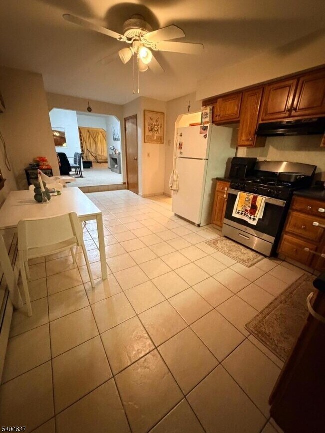 Foto del edificio - 120 Fenner Ave