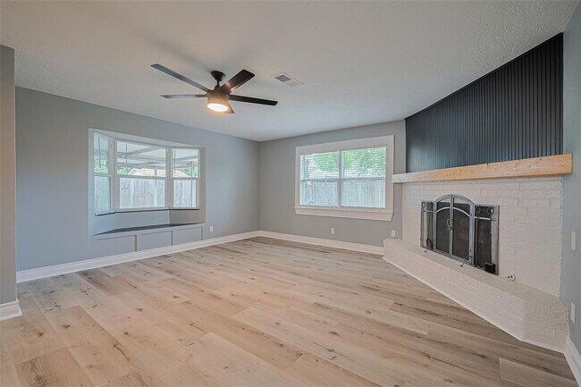 Building Photo - 2219 Raspberry Ln