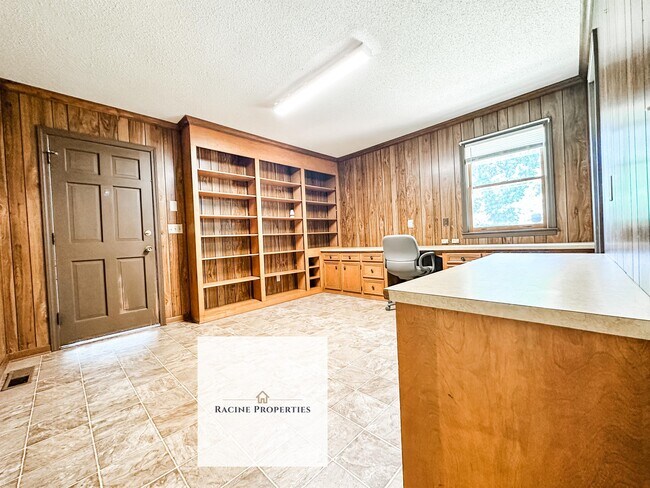 Building Photo - 1365 Thomas Mill Rd