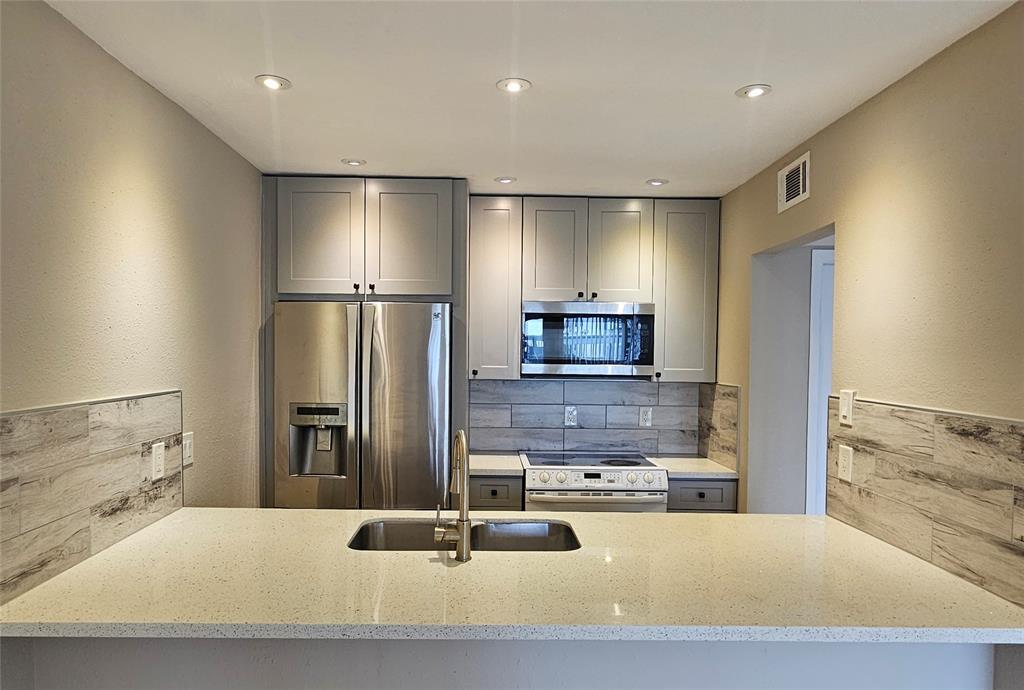 Foto principal - 2818 S Bartell Dr