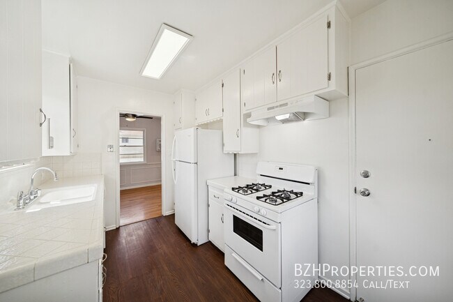 Foto del edificio - 5305 Vantage Ave