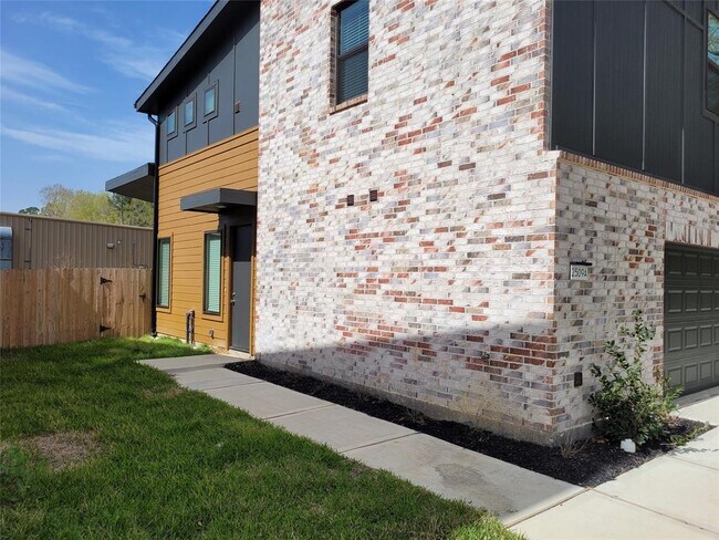 Building Photo - 2509 Appian Way