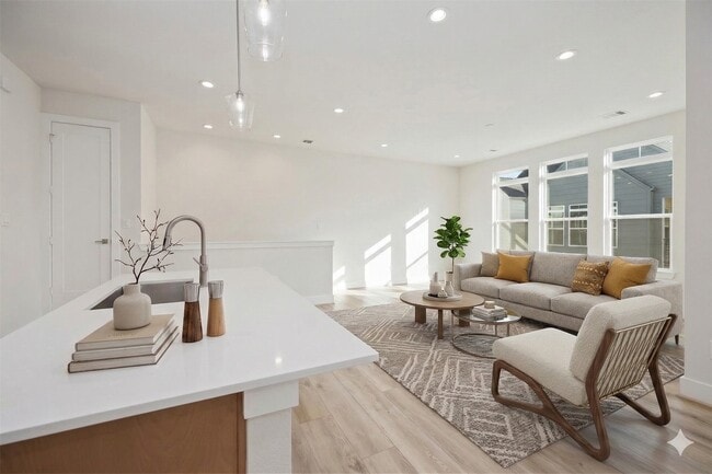 Building Photo - 6109 Campos Dr
