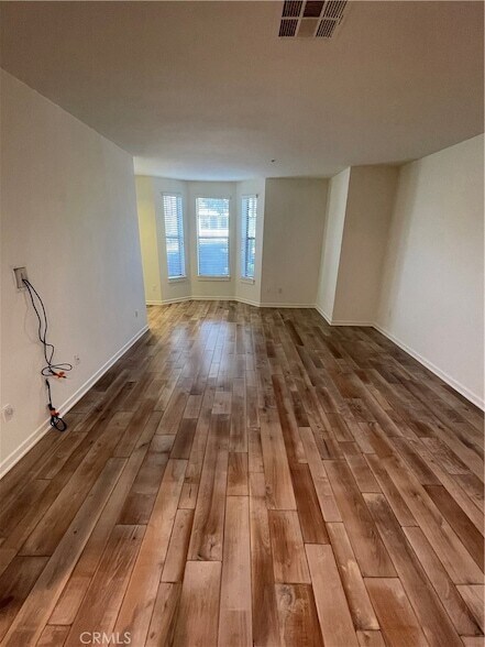 Foto del edificio - 530 S Primrose Ave