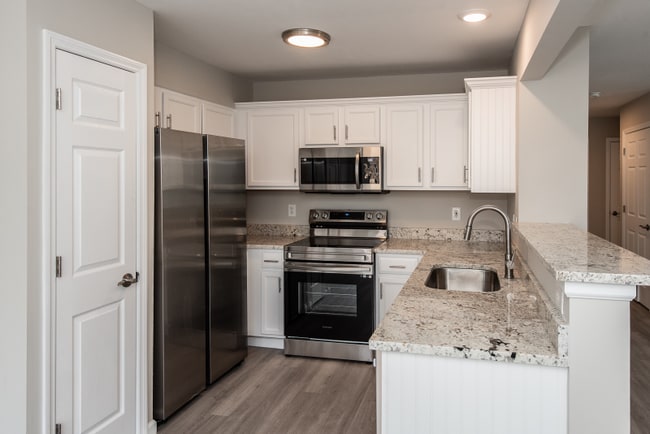 Building Photo - 10429 Tiffany Village Ct