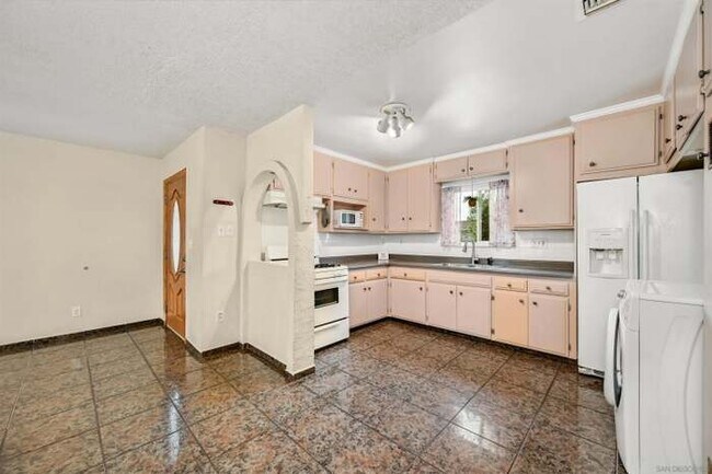 Foto del edificio - 714 Begonia St