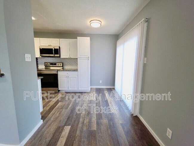 Foto del edificio - 5808 Wellington Dr