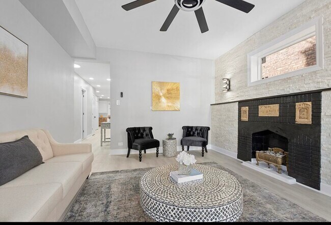 Foto del edificio - 1809 W Armitage Ave