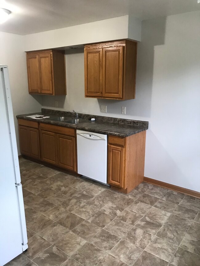 Kitchen - 1035 N Bristol St