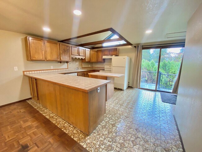 Foto del edificio - PRIVATE, SPACIOUS GLADSTONE STUNNER!! ALL UTILITIES INCLUDED!!