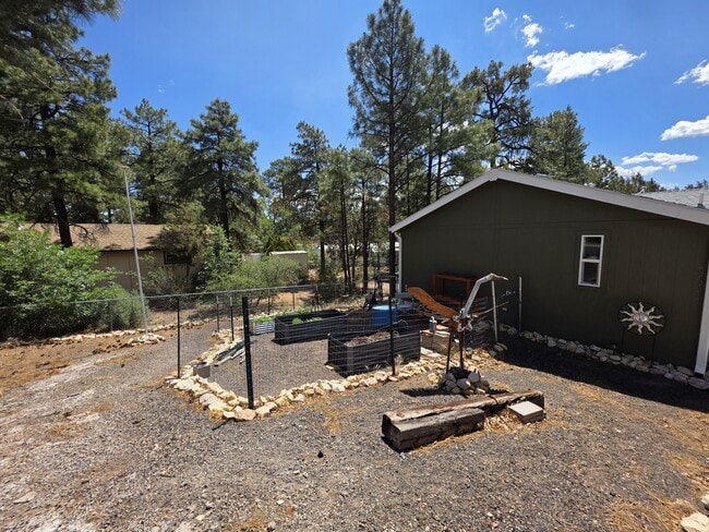 Building Photo - 921 S 11th Ave