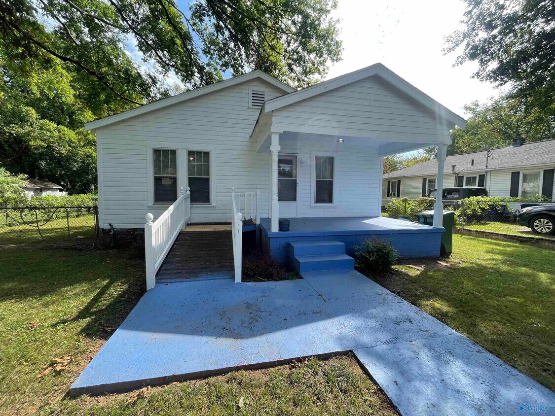 Primary Photo - 211 Mountain View Dr NW