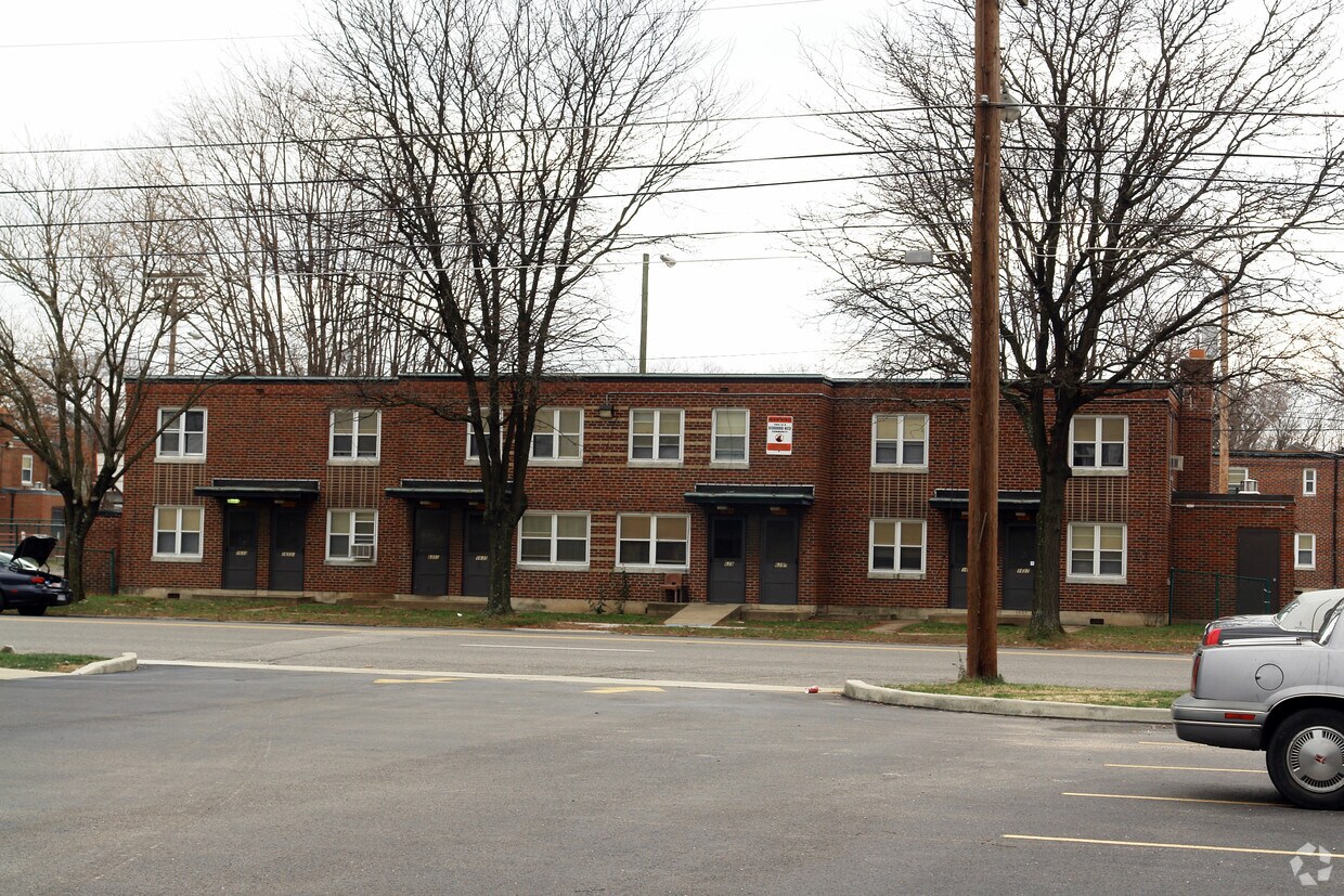 Building Photo - 1633-1627 8th Ave