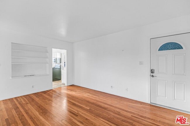 Building Photo - 1352 Ocean Park Blvd