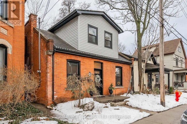 Building Photo - 14 Alanson St