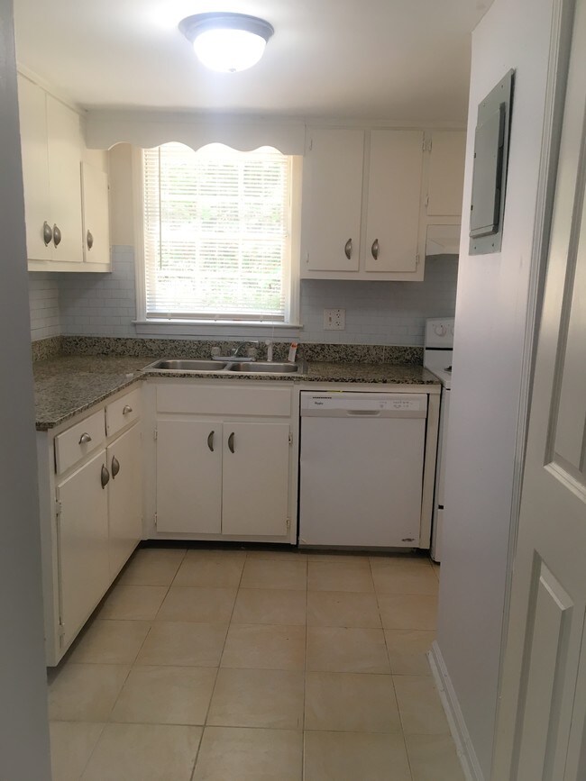 Kitchen - 3174 Sloping Terrace