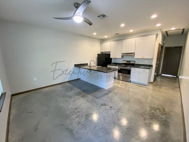 Building Photo - 144 Arlington Dr
