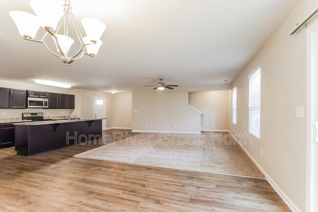 Building Photo - 1639 Hooper Court