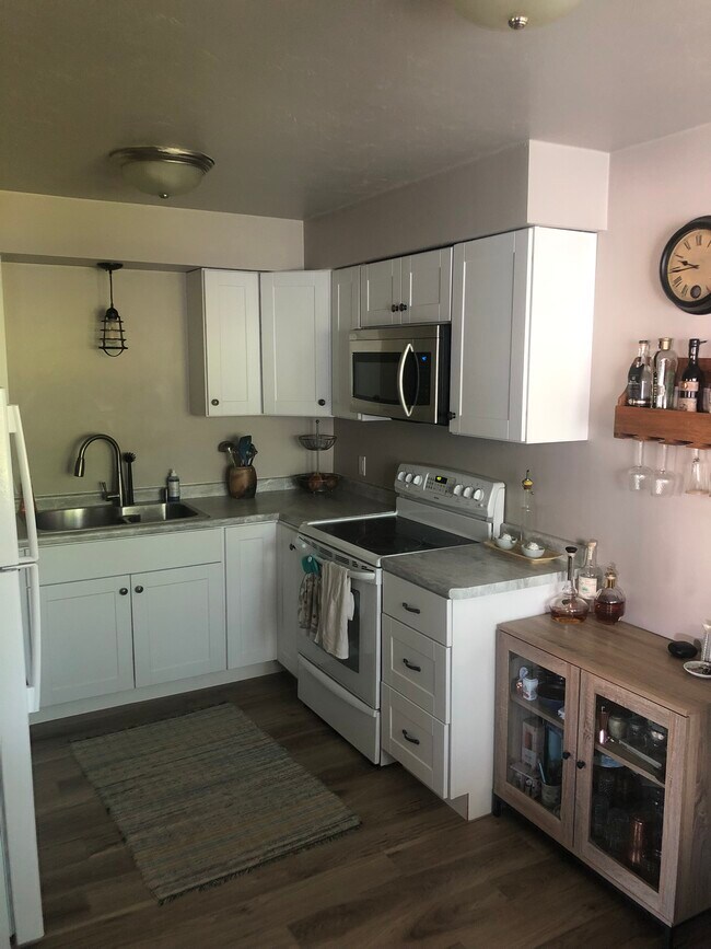 Foto del edificio - 3656 Glenhaven Ln