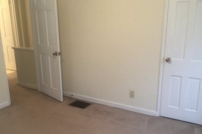 Master Bedroom - 747 Kenwick Rd
