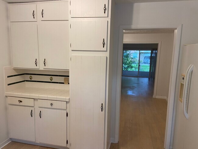 Foto del edificio - 4222 Lake Underhill Rd