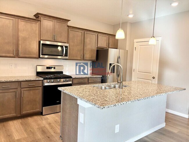 Foto del edificio - 2051 Rosette Ln