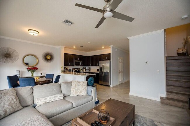 Building Photo - 6115 Bangalow Dr