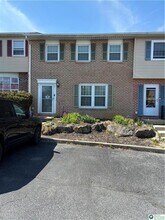 Building Photo - 4591 N Hedgerow Dr