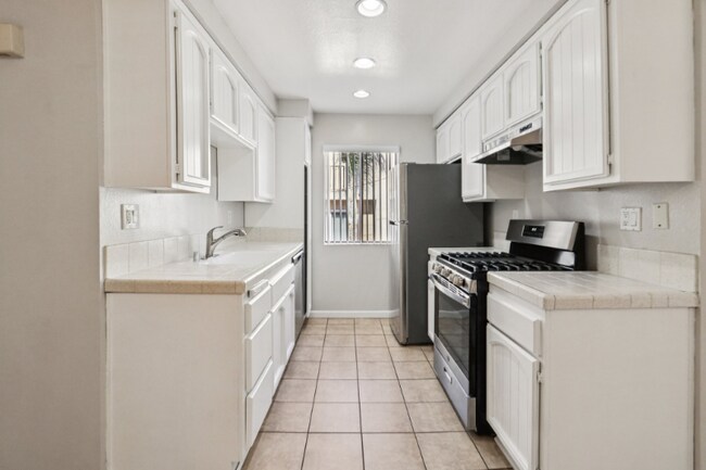 Foto del edificio - 725 E Providencia Ave