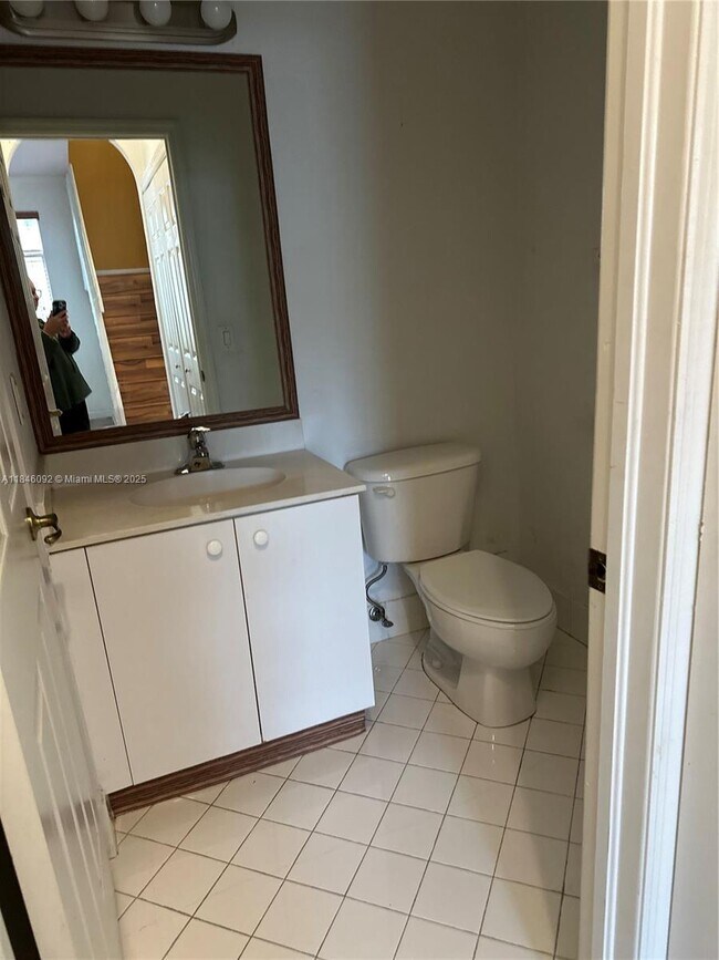 Foto del edificio - 5709 NW 113th Ct