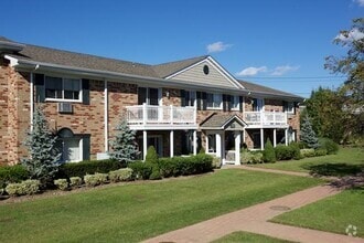 Building Photo - 204 Lakeland Ave