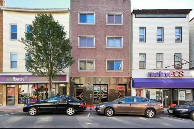 Foto principal - 910 SUMMIT Ave