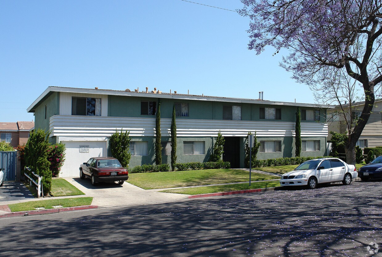 Building Photo - 11841 Stuart Dr