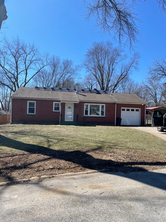 1420 SW Highway Lane Cir, Lees Summit, MO 64081 House Rental in Lees
