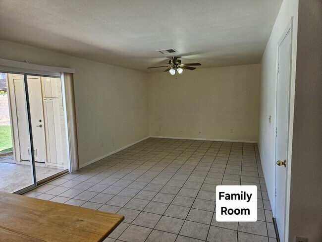 Building Photo - Fantastic Ahwatukee rental with private po...