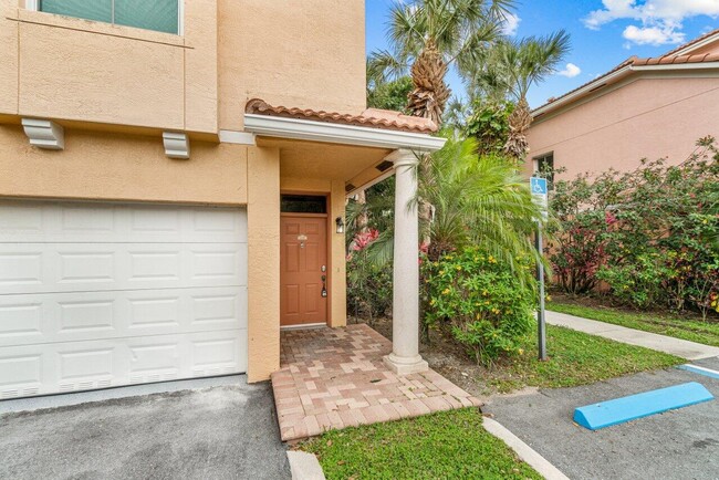 Building Photo - 2030 Alta Meadows Ln