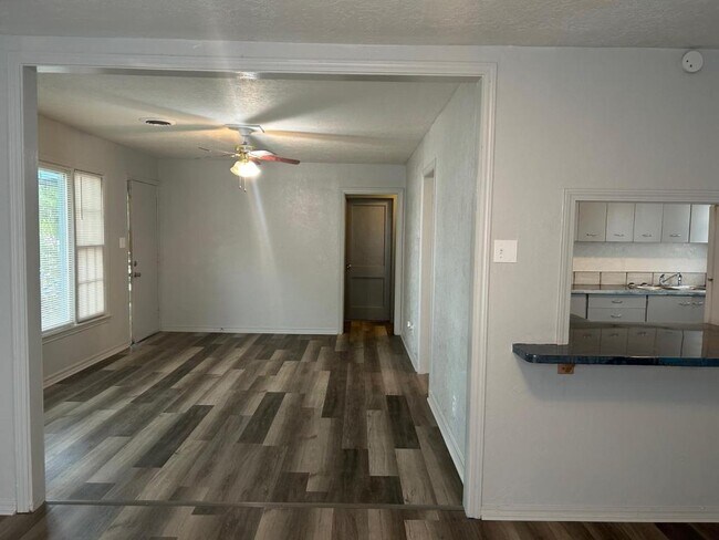 Foto del edificio - 2104 NW Denver Ave